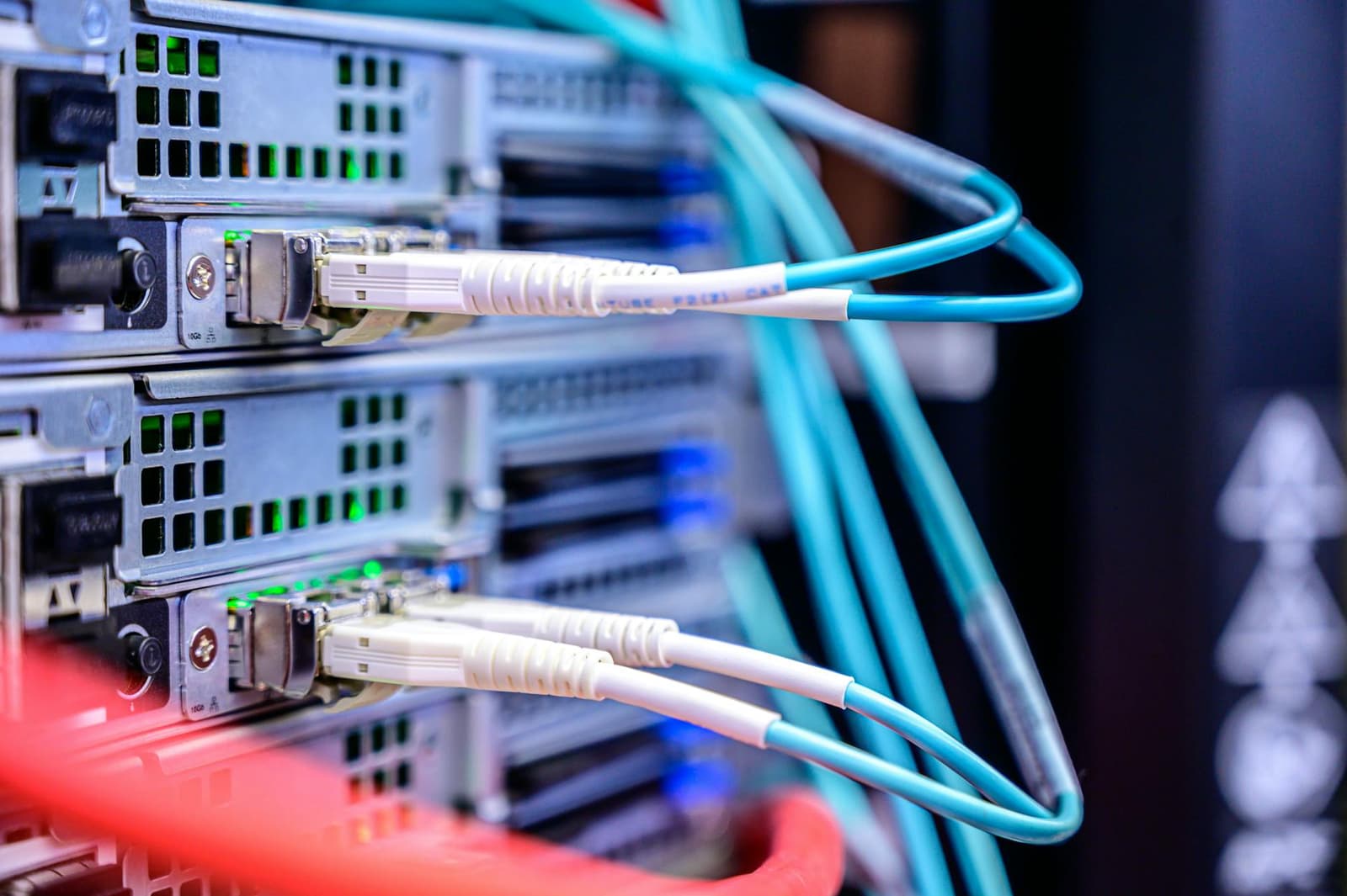 Fibra óptica monomodo: qué es, tipos G.652/G.657 y aplicaciones