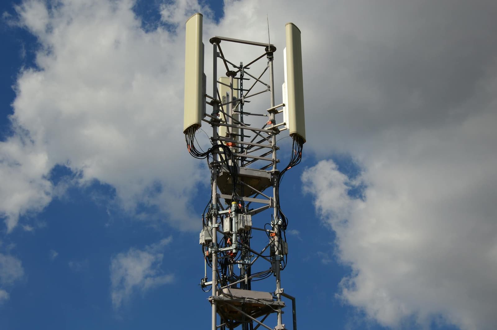 Soluciones para Redes Móviles 5G — Fronthaul y Backhaul